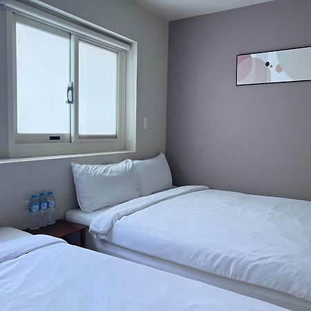 Hotel 微趣 Wechill à Tainan Extérieur photo