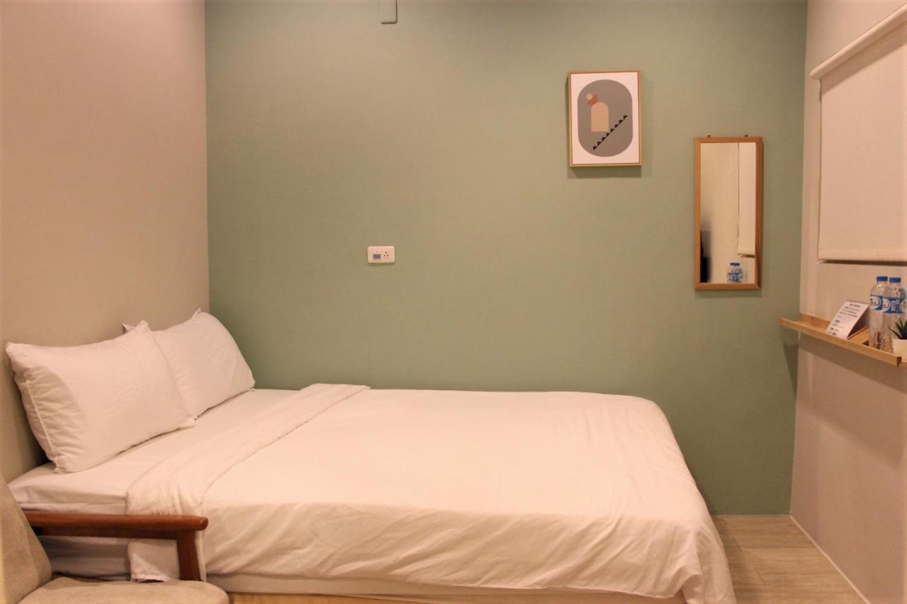Hotel 微趣 Wechill à Tainan Extérieur photo