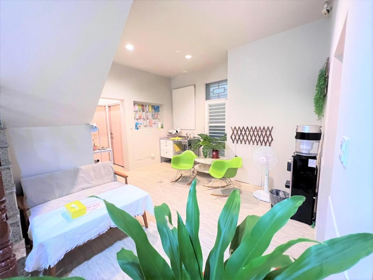 Hotel 微趣 Wechill à Tainan Extérieur photo