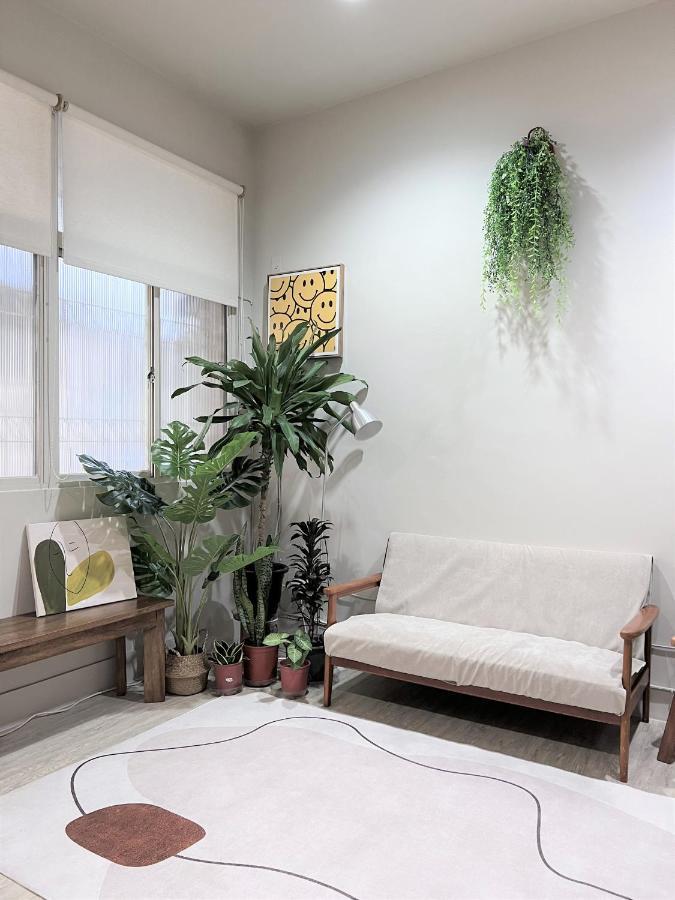 Hotel 微趣 Wechill à Tainan Extérieur photo