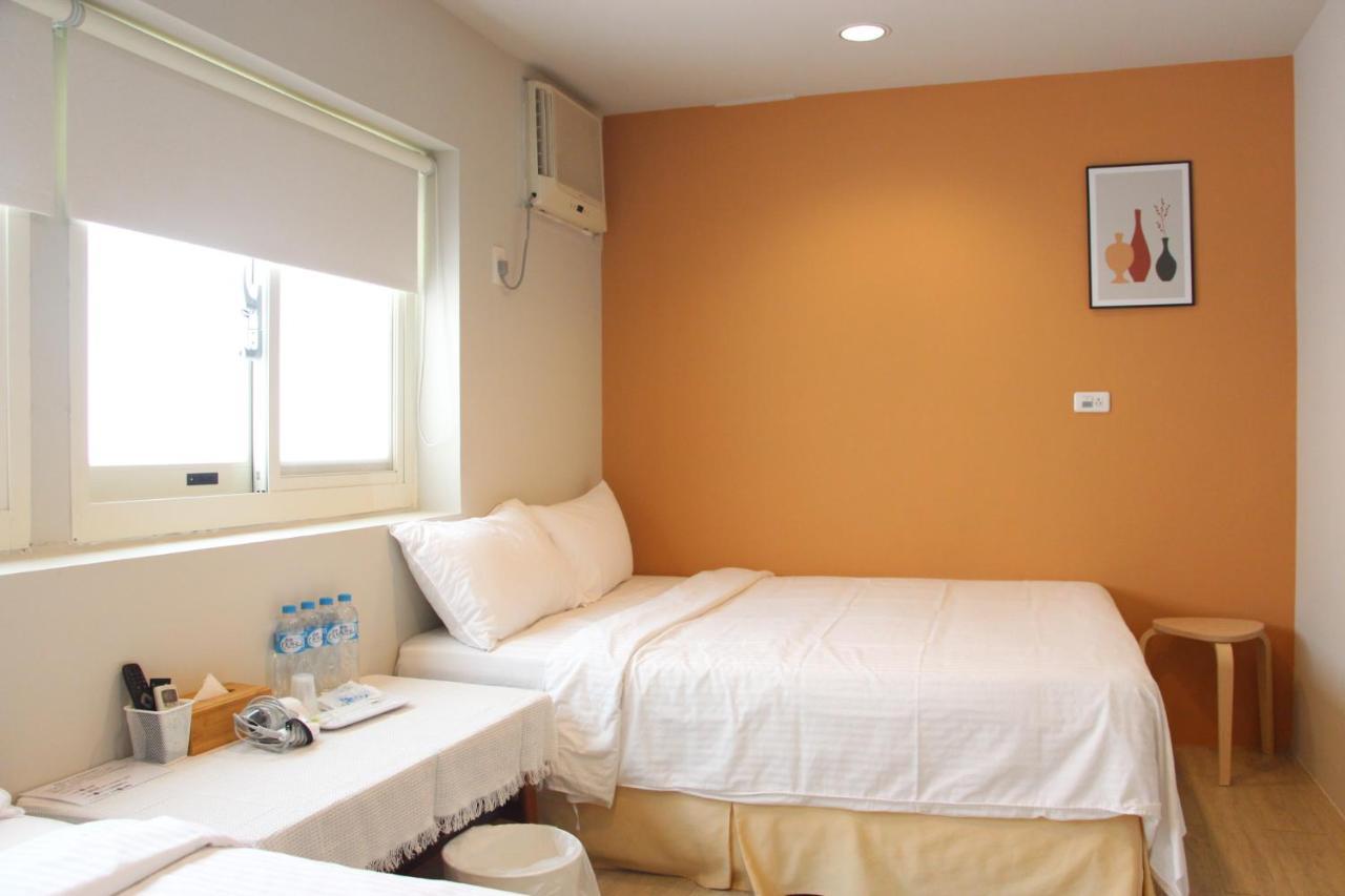 Hotel 微趣 Wechill à Tainan Extérieur photo