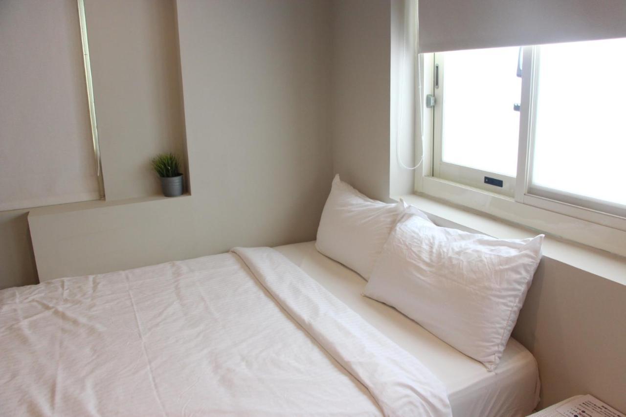 Hotel 微趣 Wechill à Tainan Extérieur photo