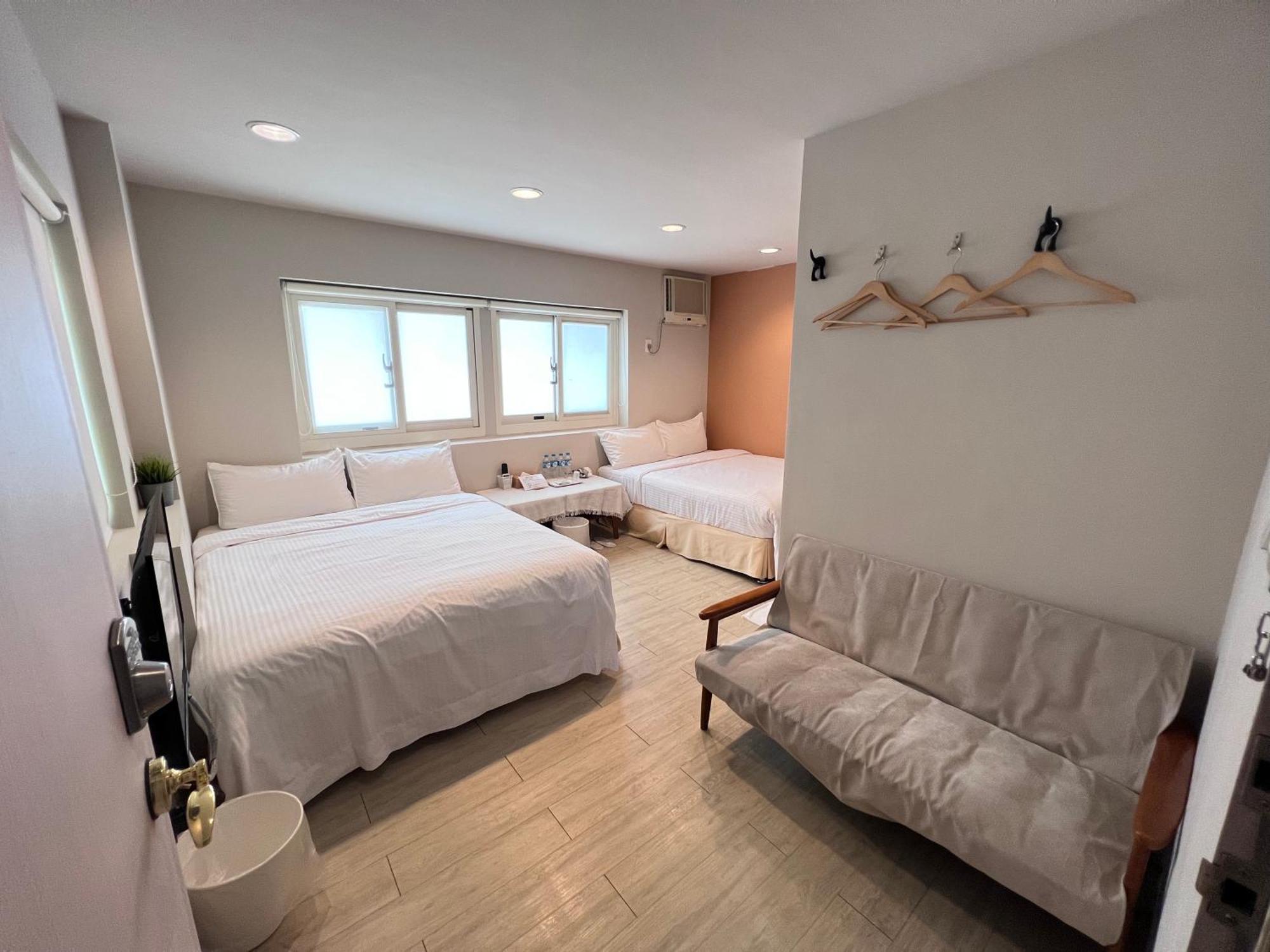 Hotel 微趣 Wechill à Tainan Extérieur photo