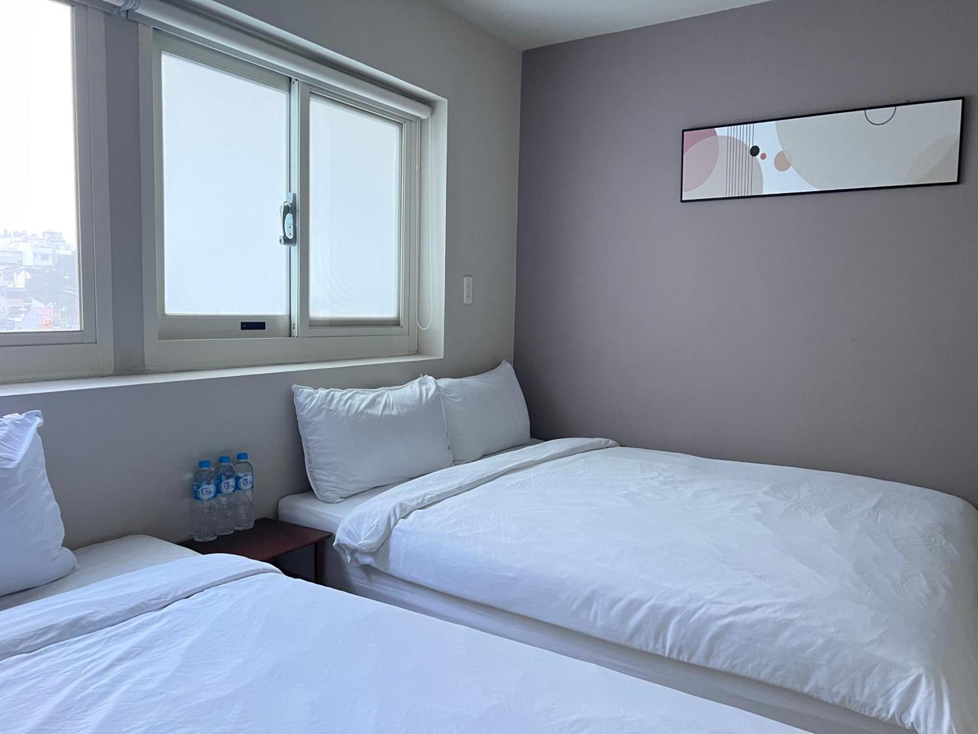 Hotel 微趣 Wechill à Tainan Extérieur photo