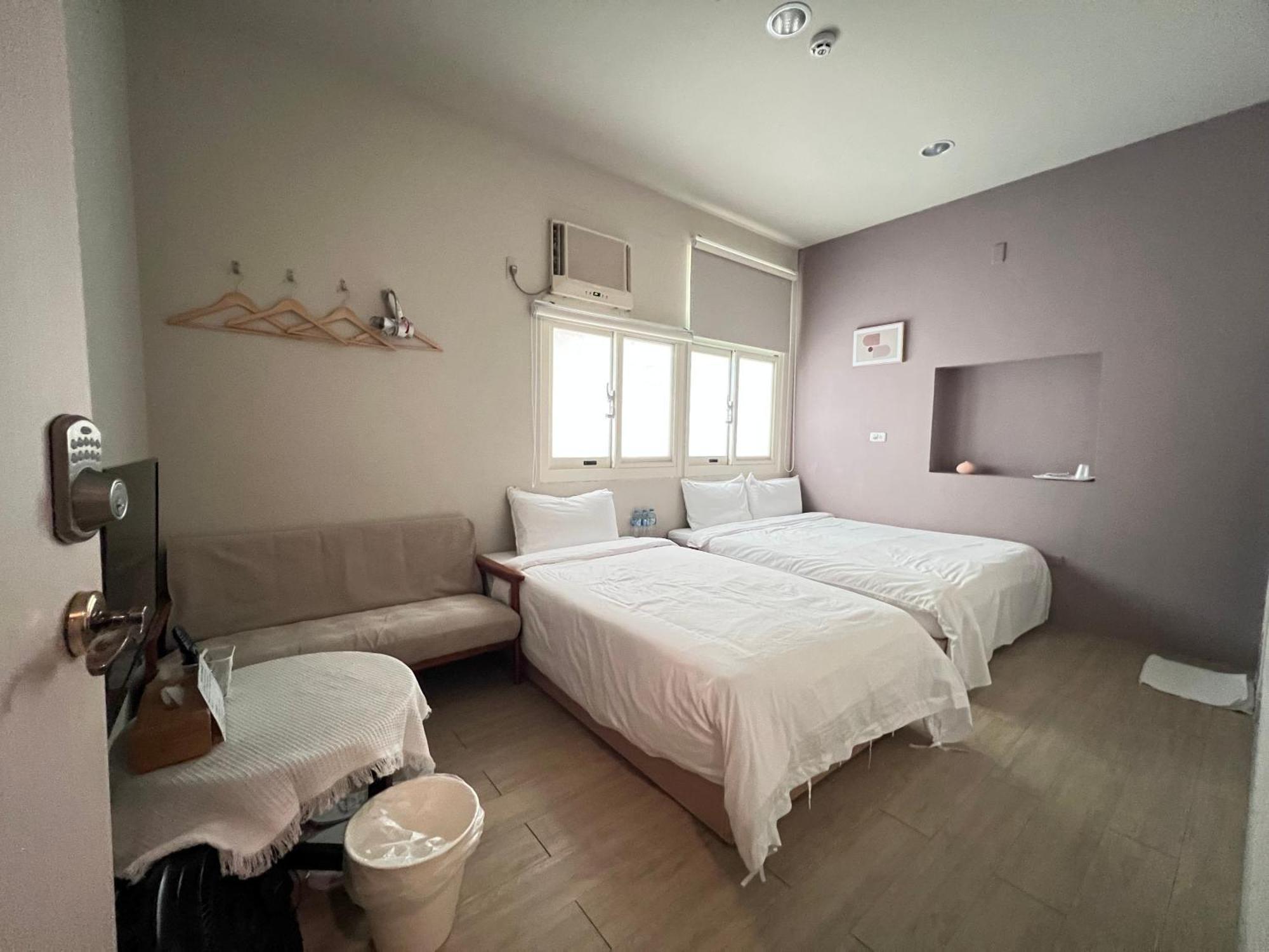 Hotel 微趣 Wechill à Tainan Extérieur photo