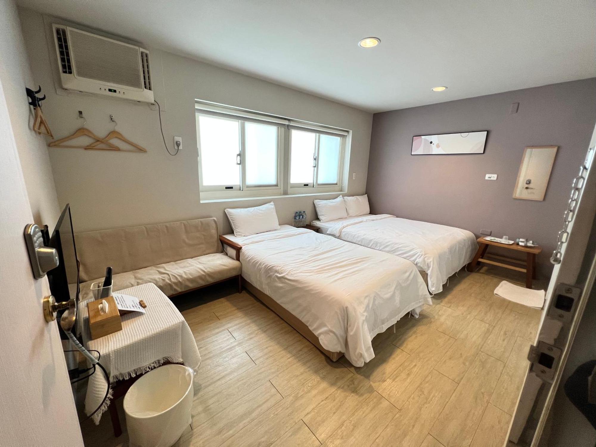 Hotel 微趣 Wechill à Tainan Extérieur photo