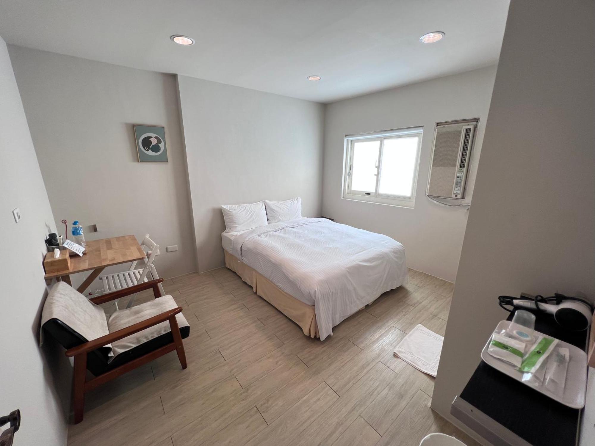 Hotel 微趣 Wechill à Tainan Extérieur photo