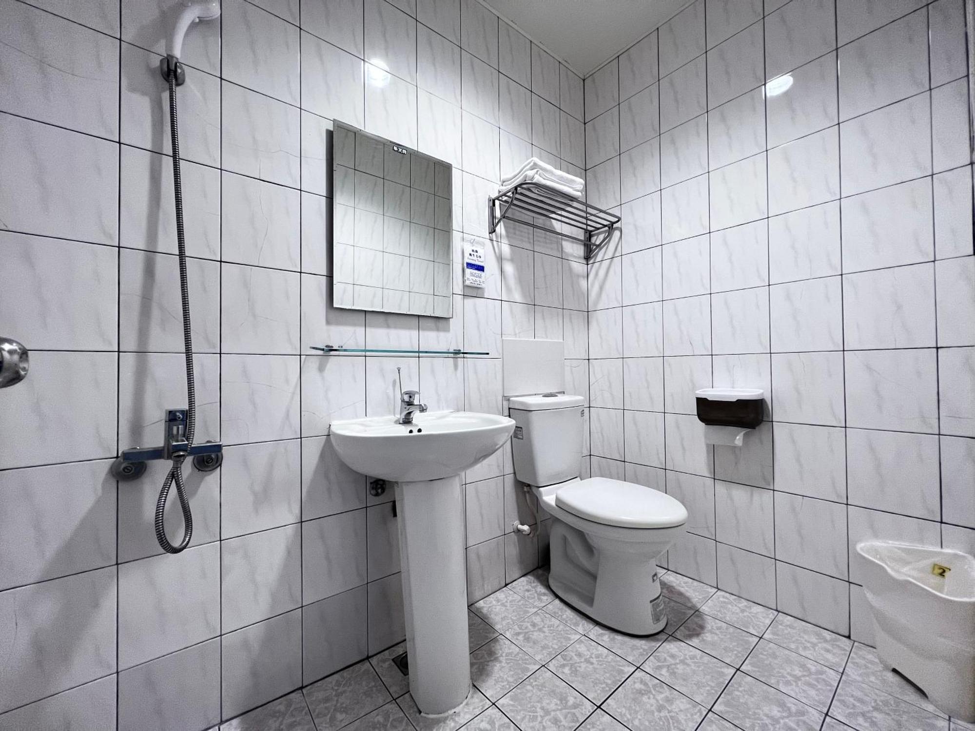 Hotel 微趣 Wechill à Tainan Extérieur photo