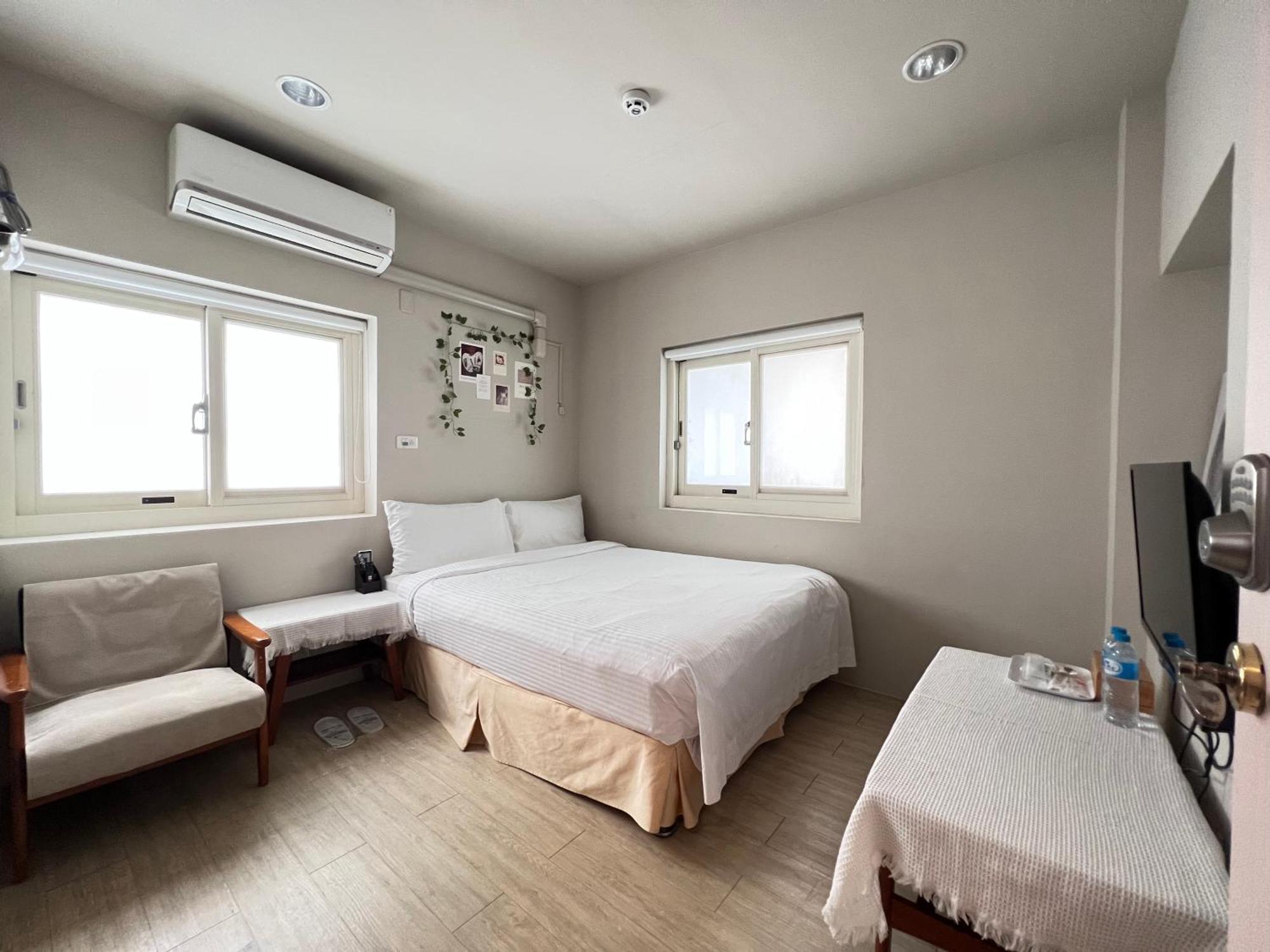 Hotel 微趣 Wechill à Tainan Extérieur photo