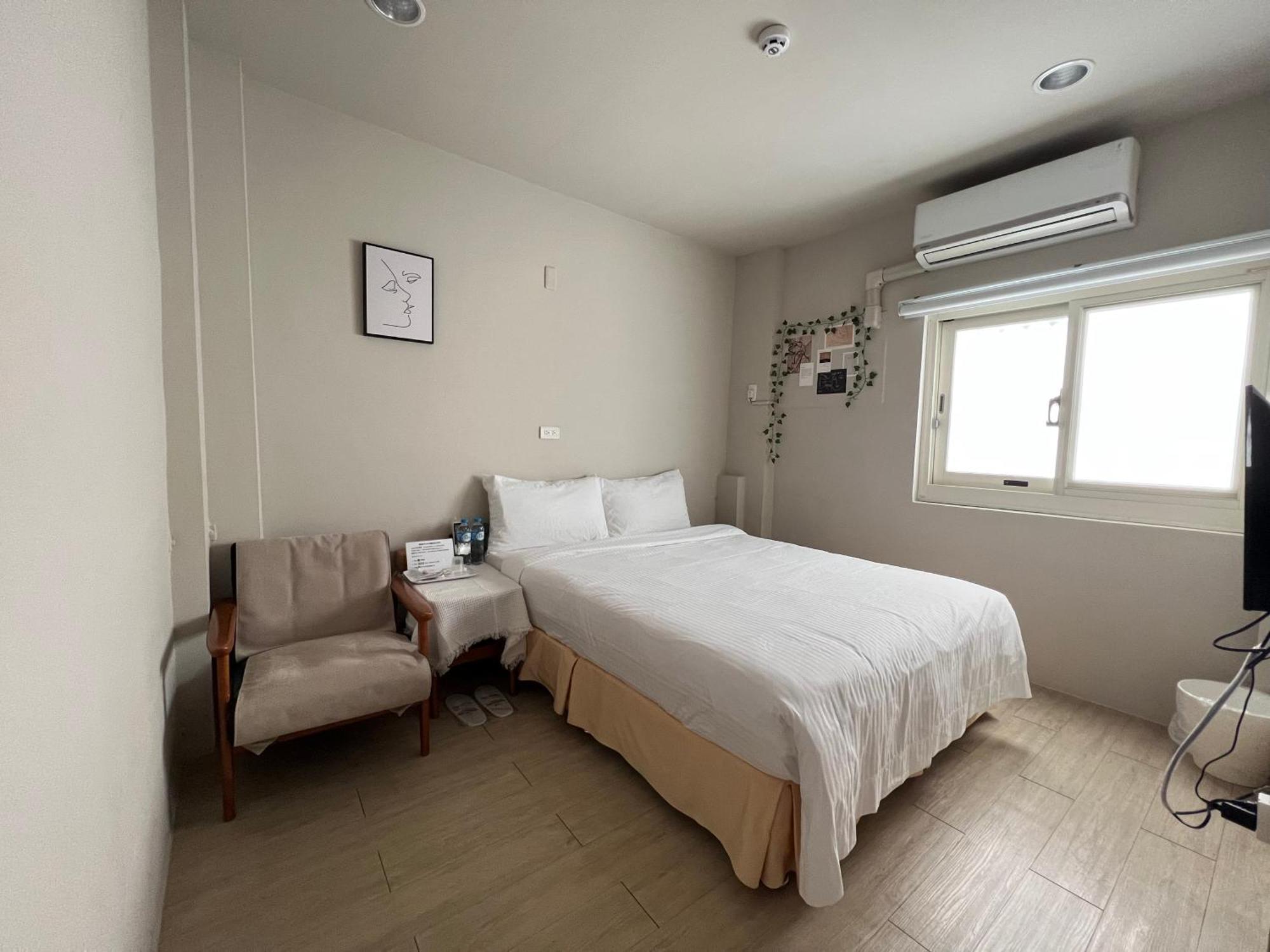 Hotel 微趣 Wechill à Tainan Extérieur photo