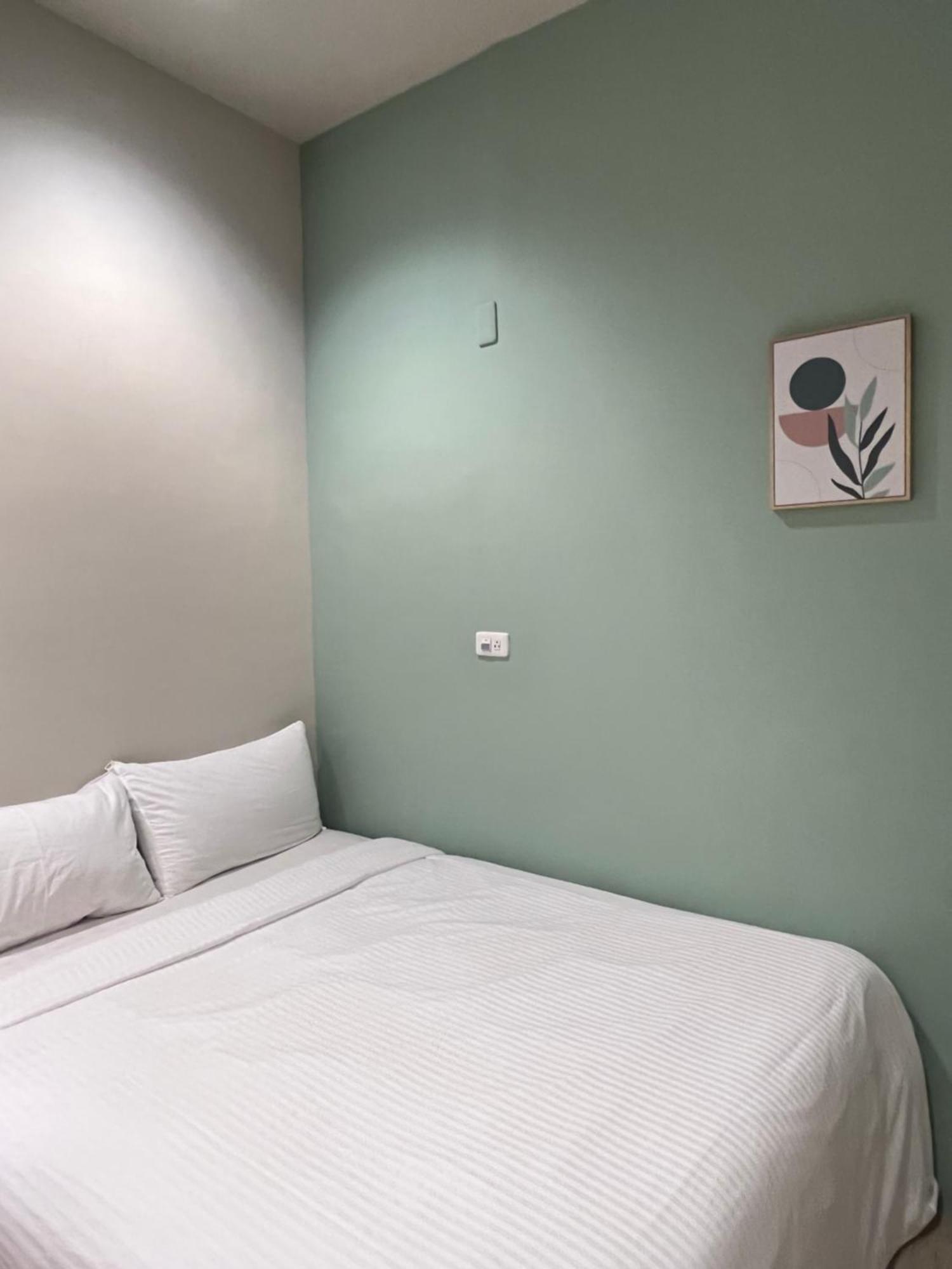 Hotel 微趣 Wechill à Tainan Extérieur photo