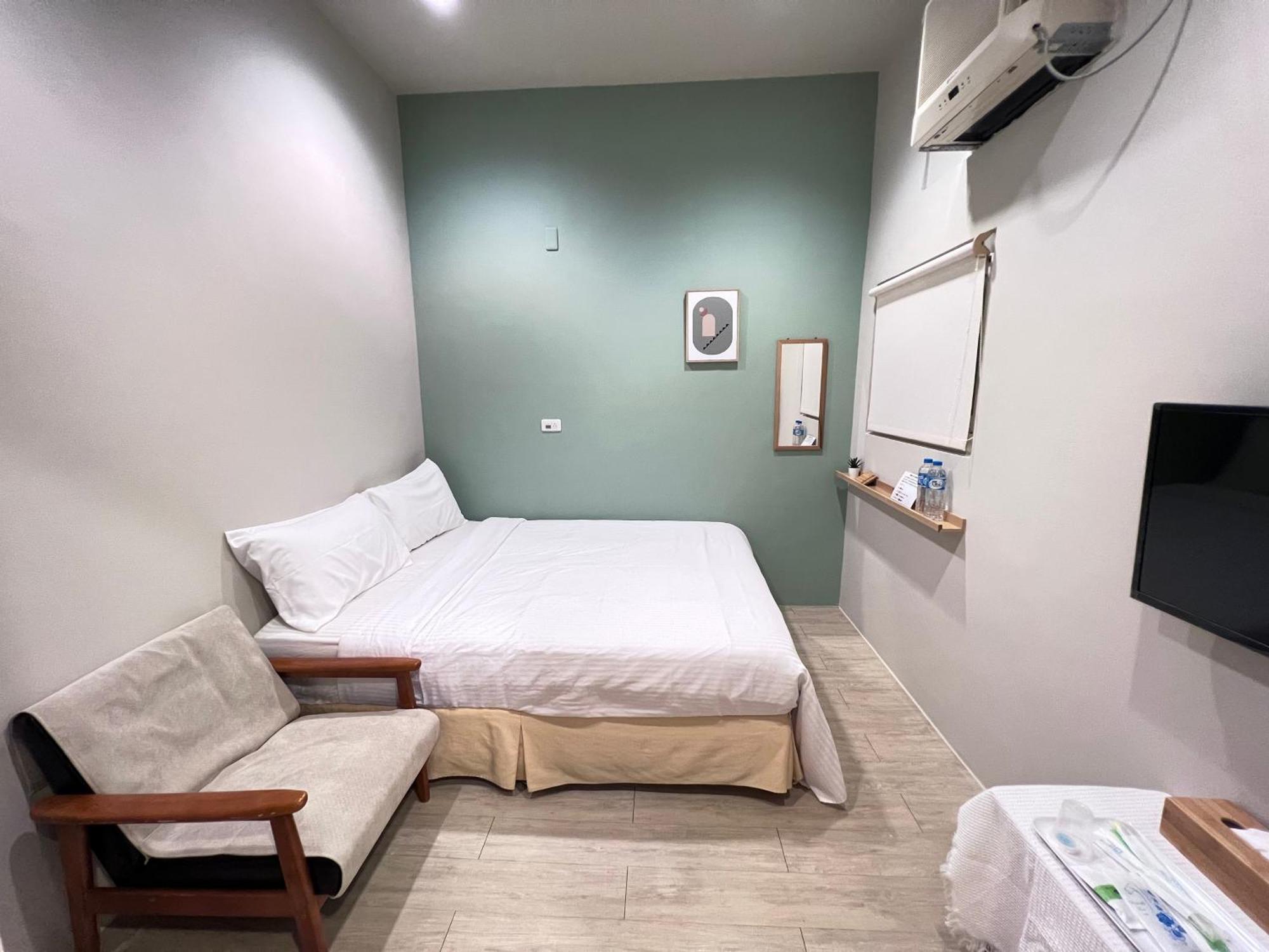 Hotel 微趣 Wechill à Tainan Extérieur photo