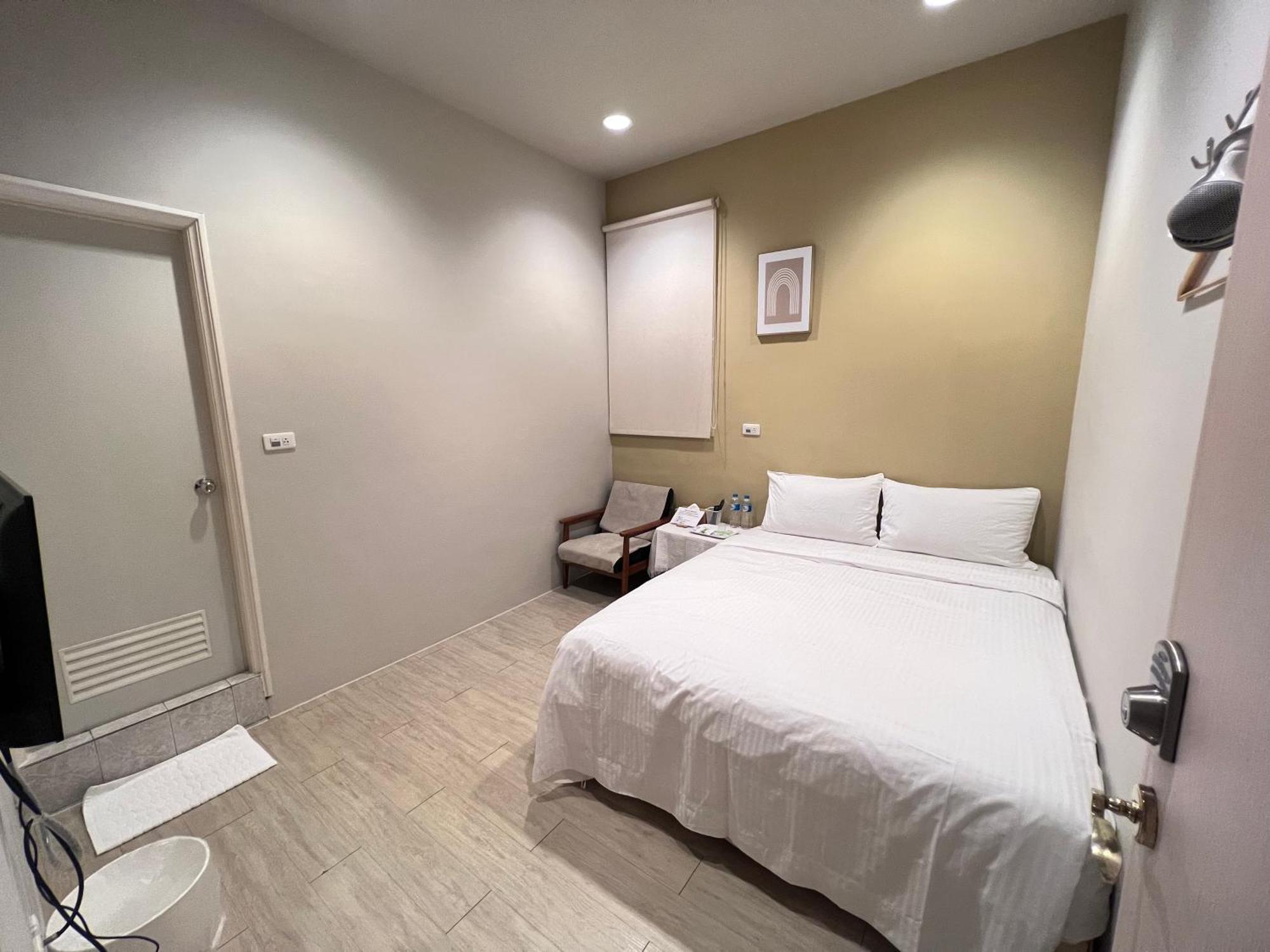 Hotel 微趣 Wechill à Tainan Extérieur photo