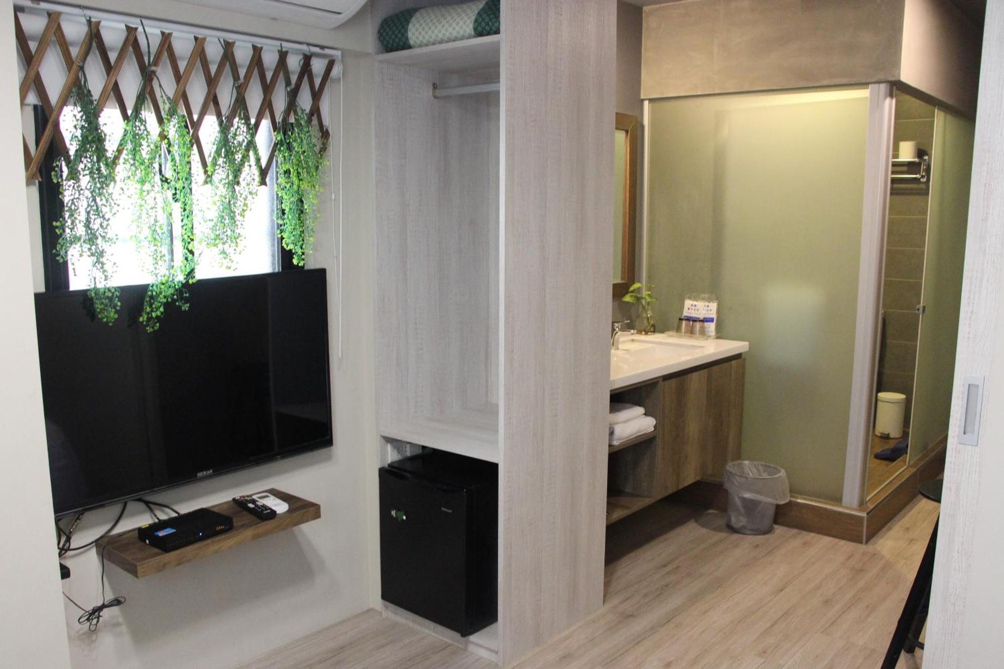 Hotel 微趣 Wechill à Tainan Extérieur photo