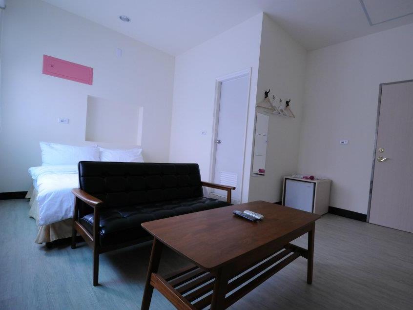 Hotel 微趣 Wechill à Tainan Extérieur photo